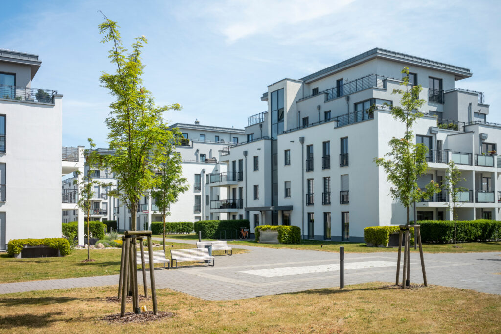 Modern Wohnhaus Wohnungen Immobilien als Symbolbild für Rohrreinigung Frankfurt